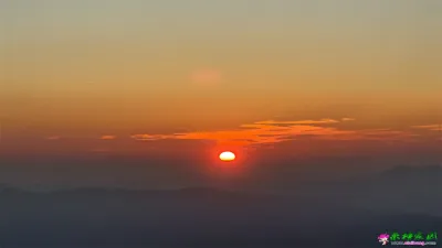 在牛草山，与日出云海撞个满怀